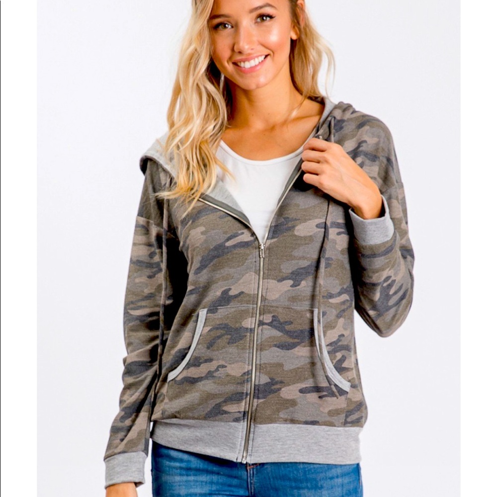 LAST ONE ! Olive Camo Print Zip-Up Hoodie (UNWORN)